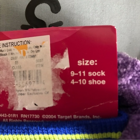 NWT Xhilaration Bundle of monkey socks and flip over gloves - Picture 3 of 9